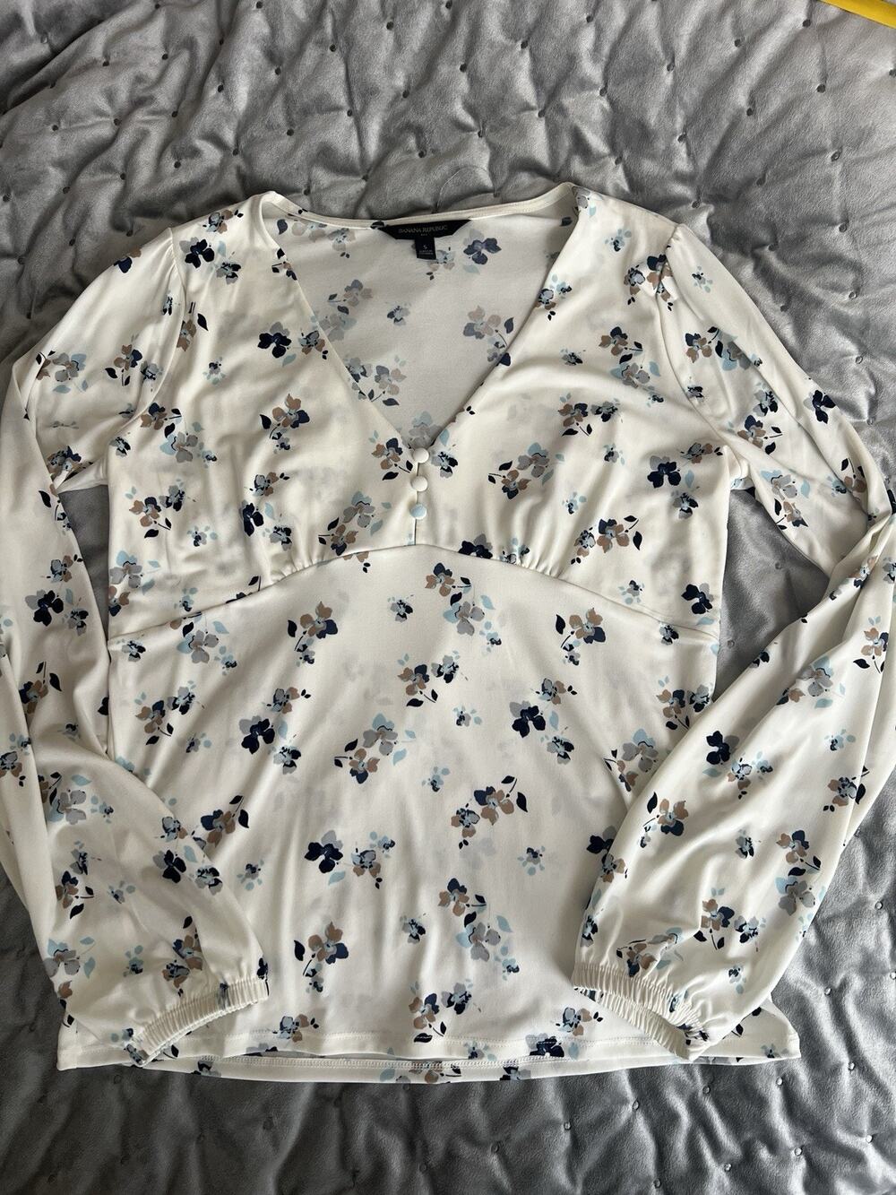 Banana Republic Floral MATTE JERSEY BUTTON-FRONT V-NECK TOP Size S